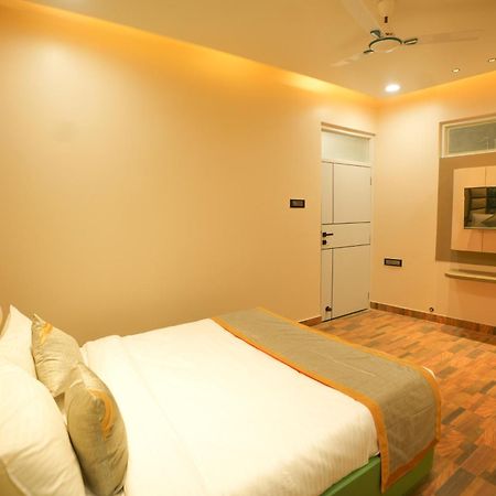 Dashrath Inn Near Ramjanmbhoomi Ayodhya Экстерьер фото