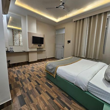 Dashrath Inn Near Ramjanmbhoomi Ayodhya Экстерьер фото