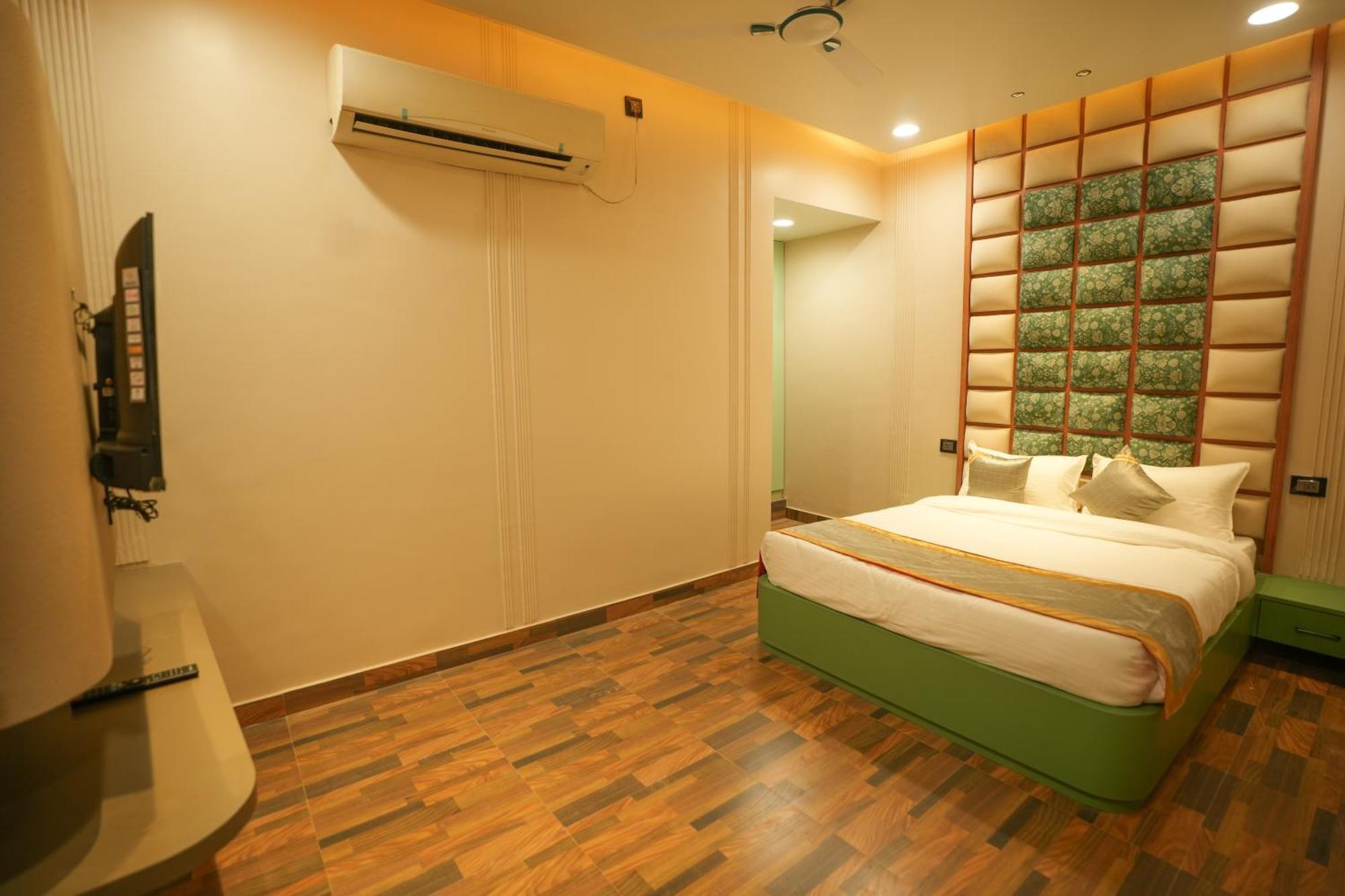 Dashrath Inn Near Ramjanmbhoomi Ayodhya Экстерьер фото