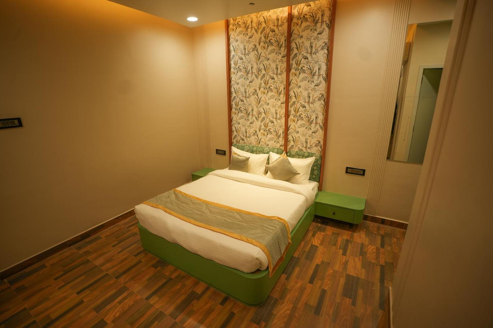 Dashrath Inn Near Ramjanmbhoomi Ayodhya Экстерьер фото