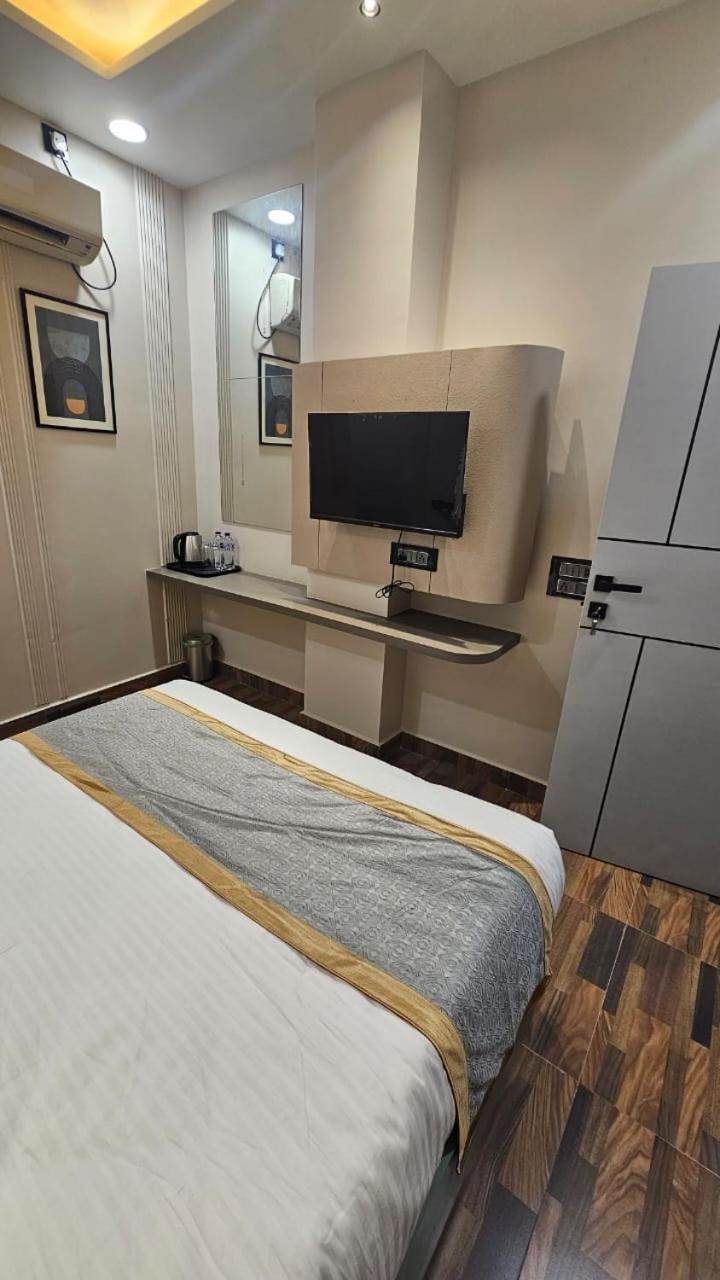 Dashrath Inn Near Ramjanmbhoomi Ayodhya Экстерьер фото