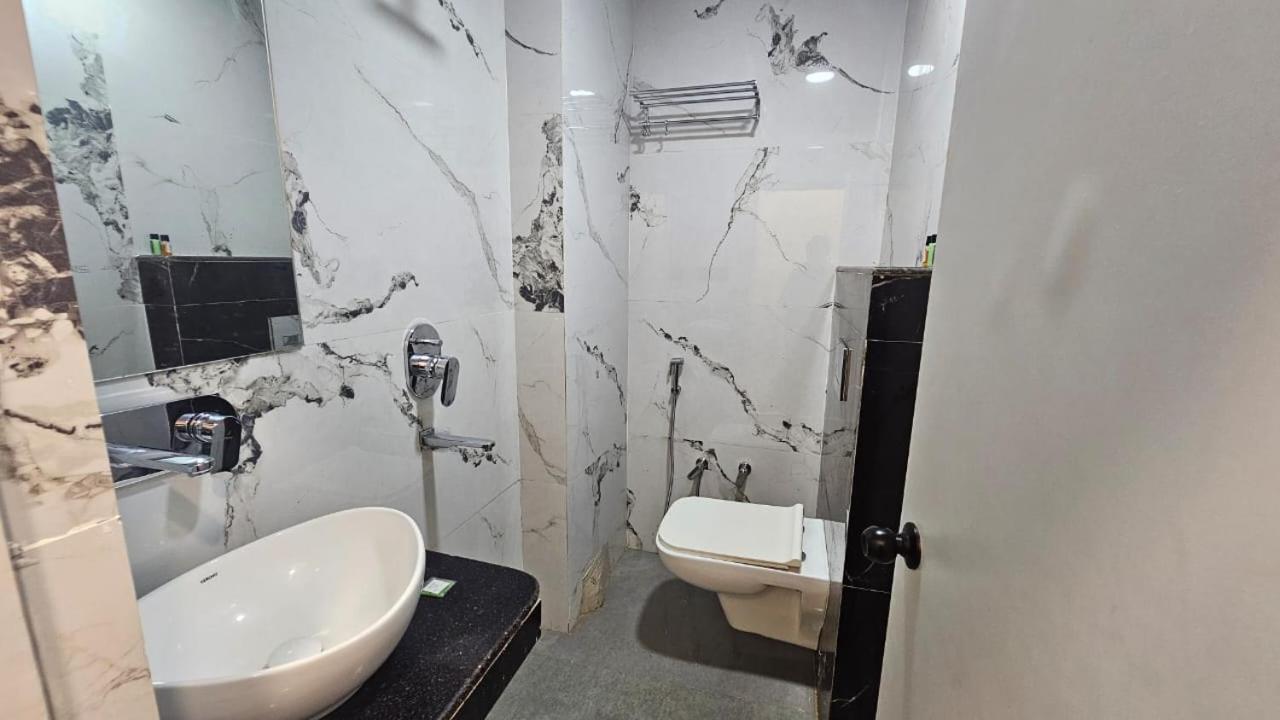 Dashrath Inn Near Ramjanmbhoomi Ayodhya Экстерьер фото