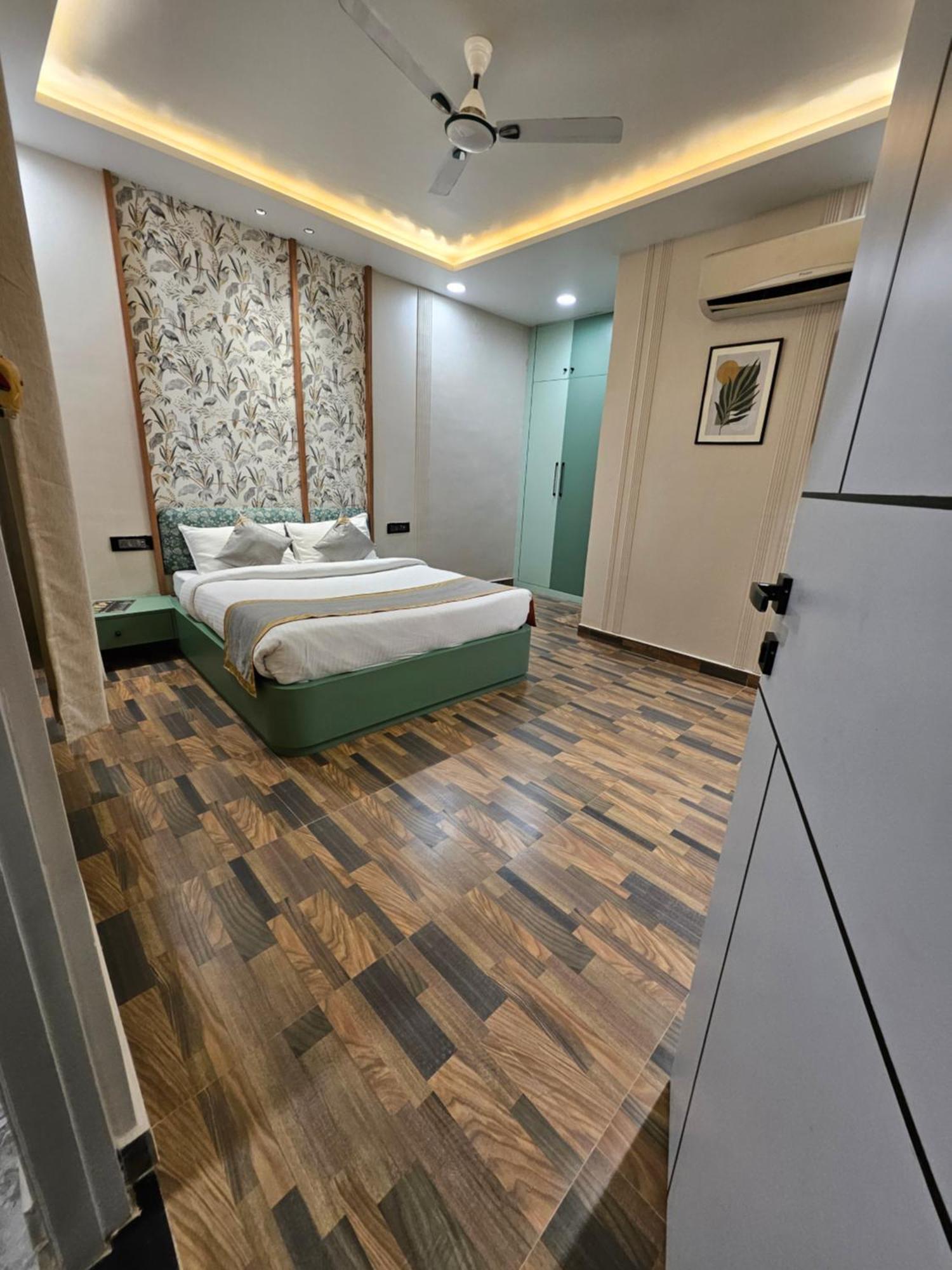 Dashrath Inn Near Ramjanmbhoomi Ayodhya Экстерьер фото