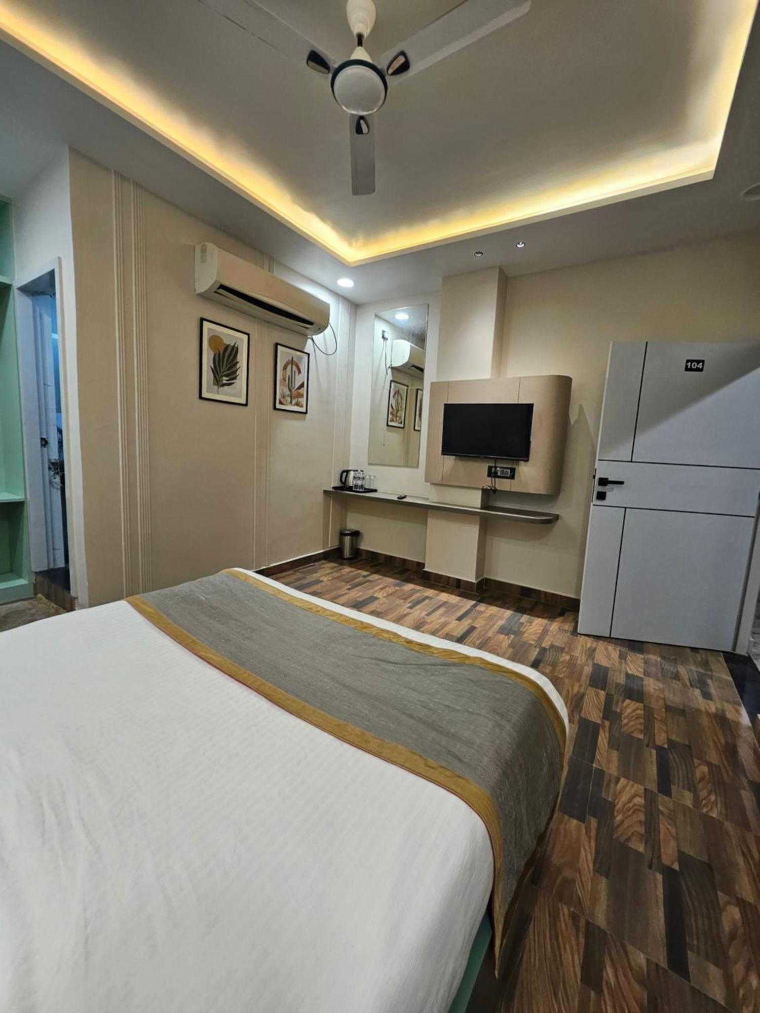 Dashrath Inn Near Ramjanmbhoomi Ayodhya Экстерьер фото
